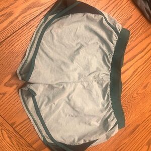 Under Armour size medium shorts/1